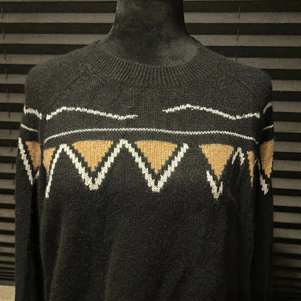 360 Cashmere Women’s Black w‎ Chest Print LS 100% Cashmere Sweater Medium